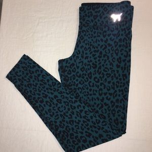 🌺 PINK by VS Turquoise/Black Leopard Yoga Pants -M